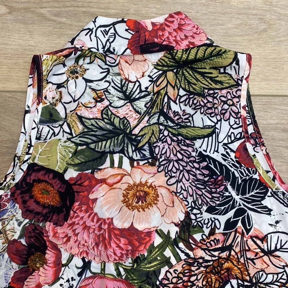 Spense Floral Print Shawl Collar Sleeveless Blouse - Picture 5 of 9